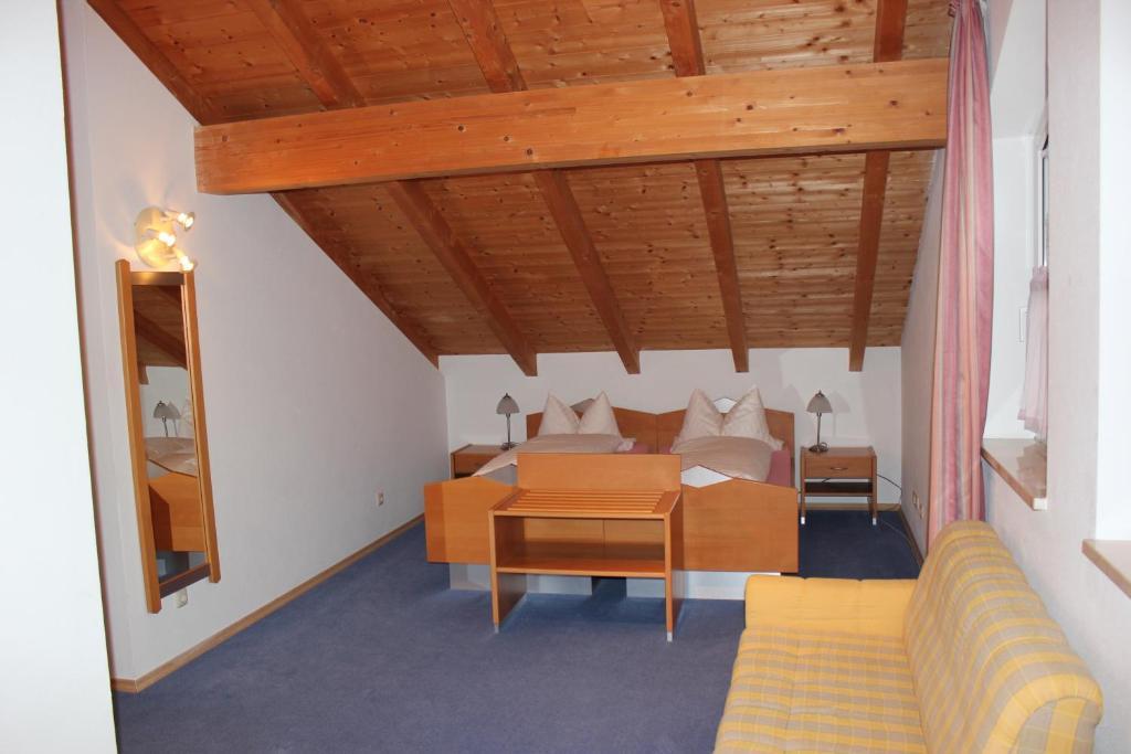 Pension Demmel, Bed & Breakfast Bruckmühl Rum bild