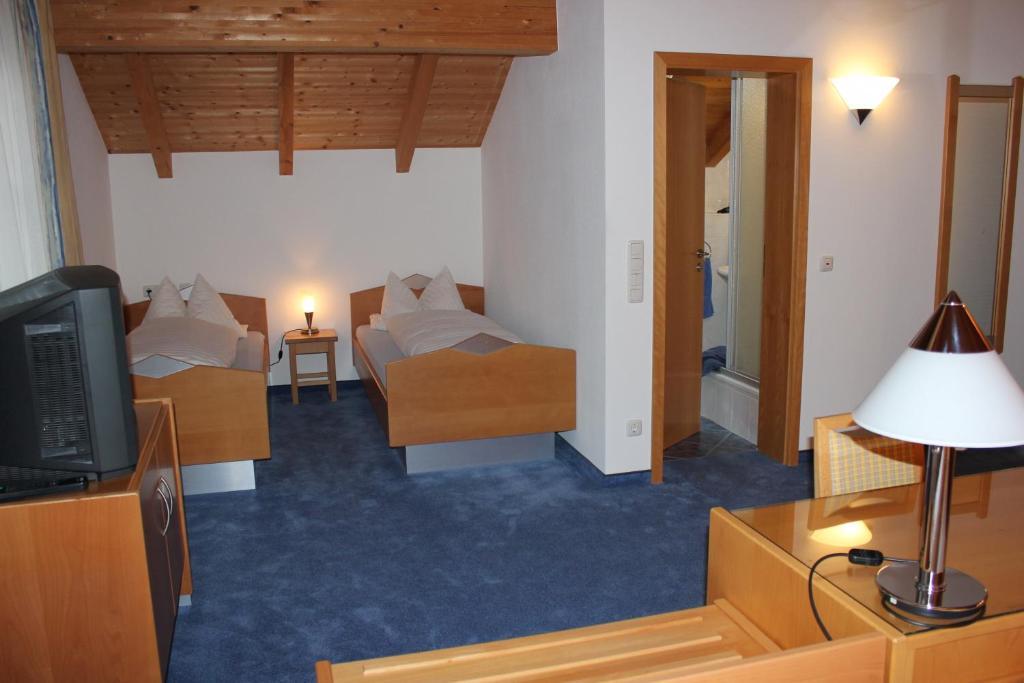Pension Demmel, Bed & Breakfast Bruckmühl Rum bild